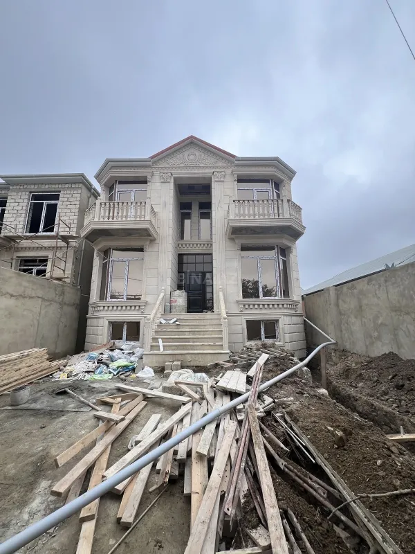 Satılır 6 otaqlı həyət evi 280 m²