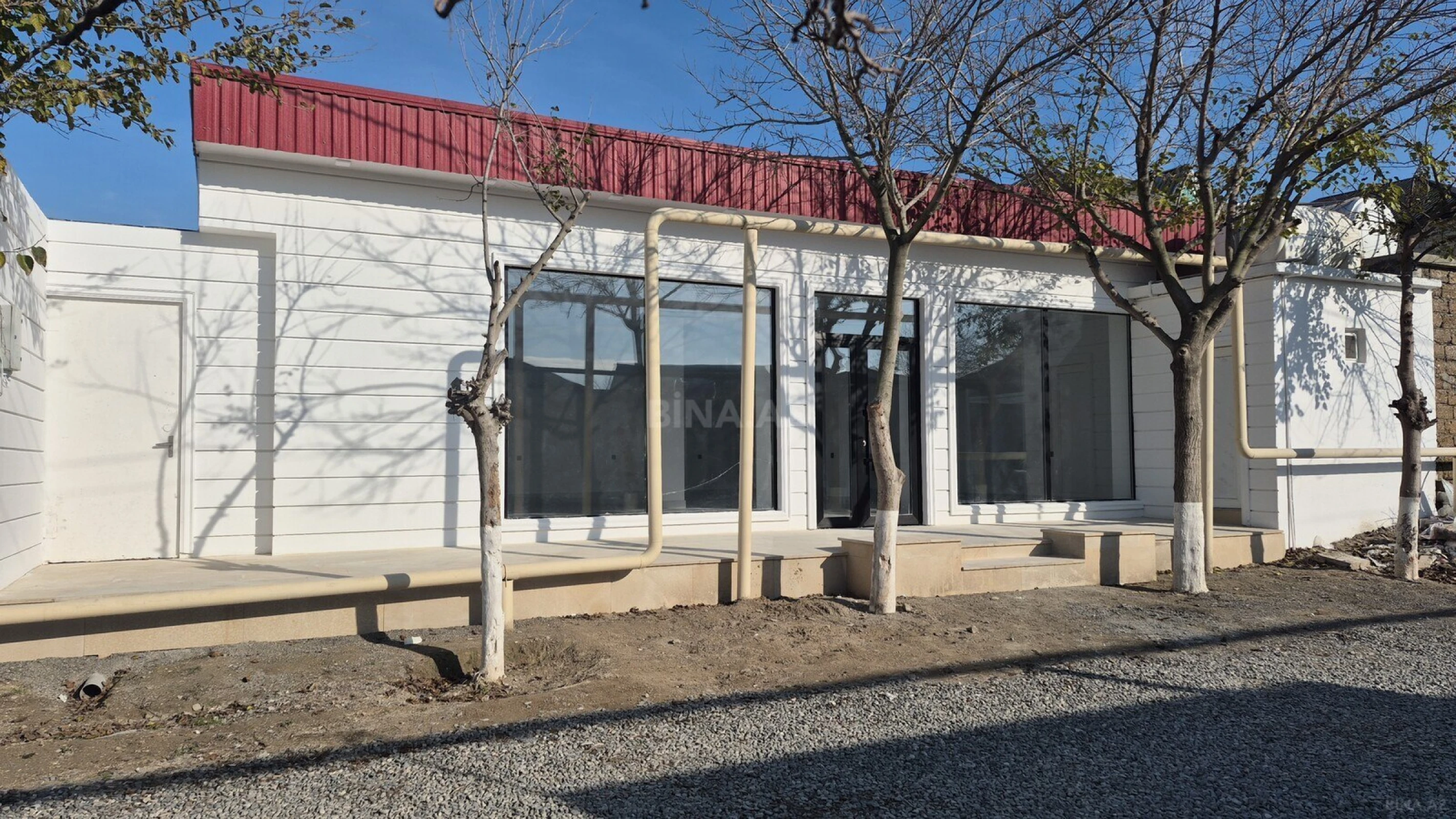 Satılır obyekt 200 m²