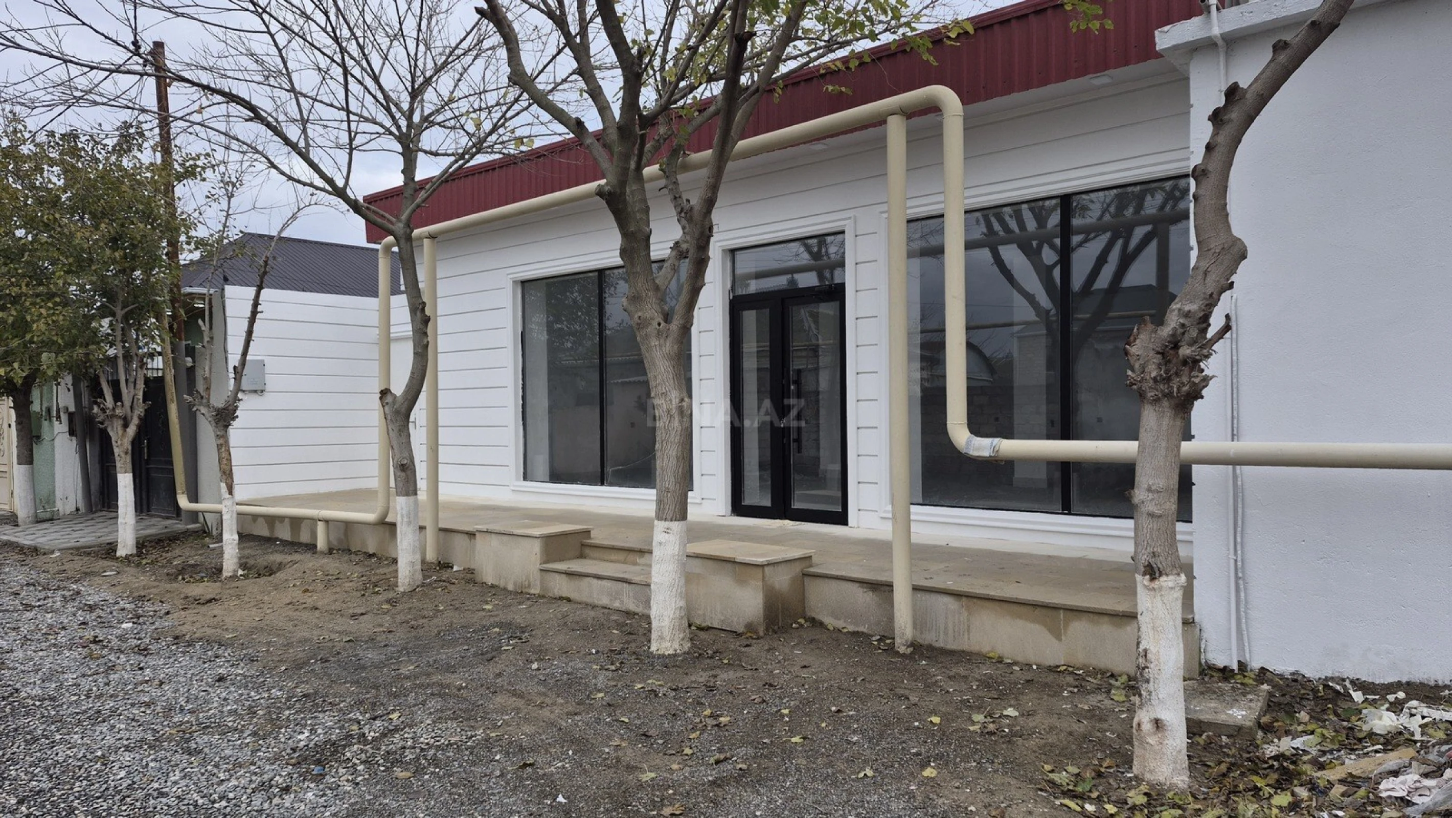 Satılır obyekt 200 m²