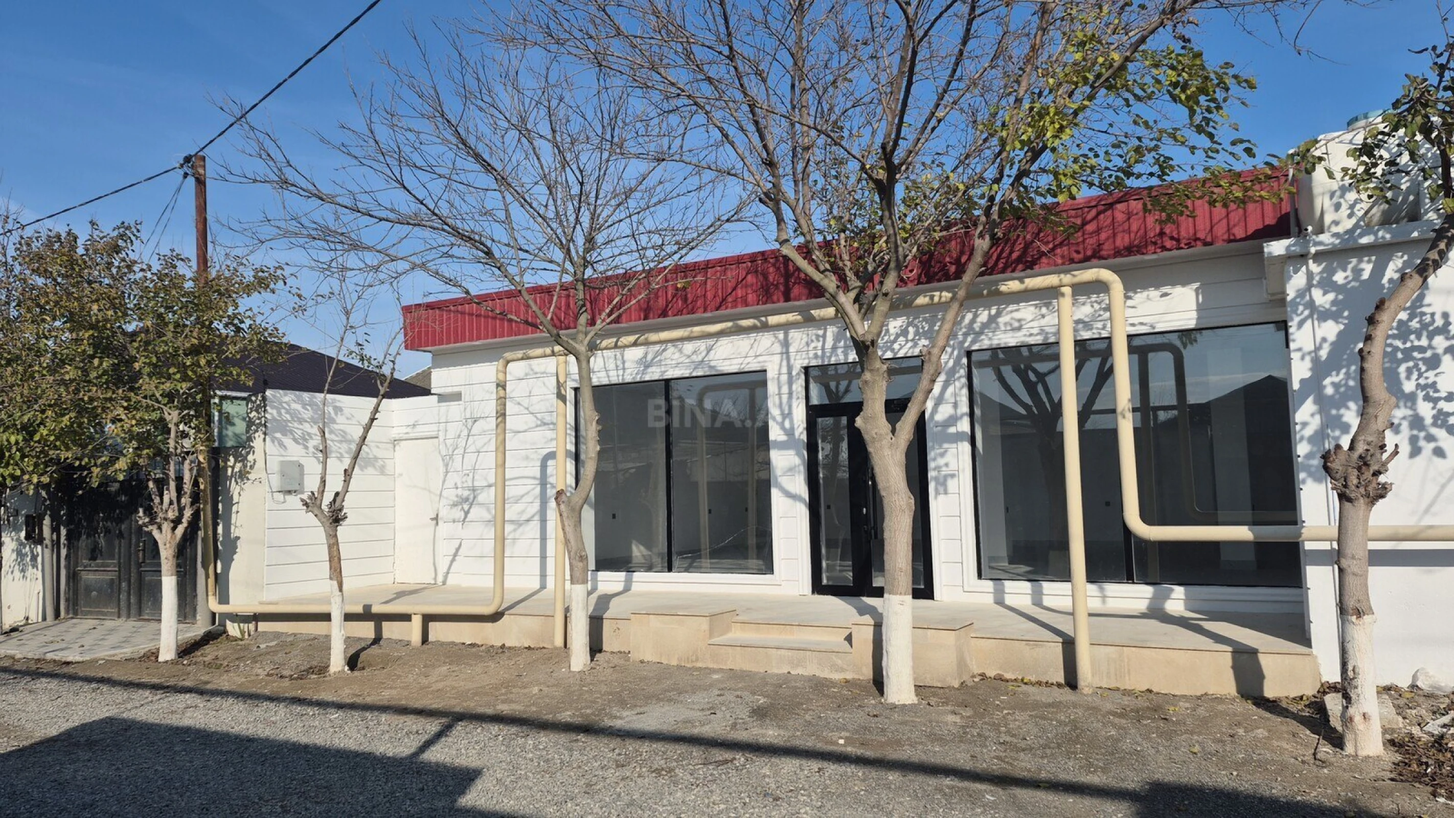 Satılır obyekt 200 m²