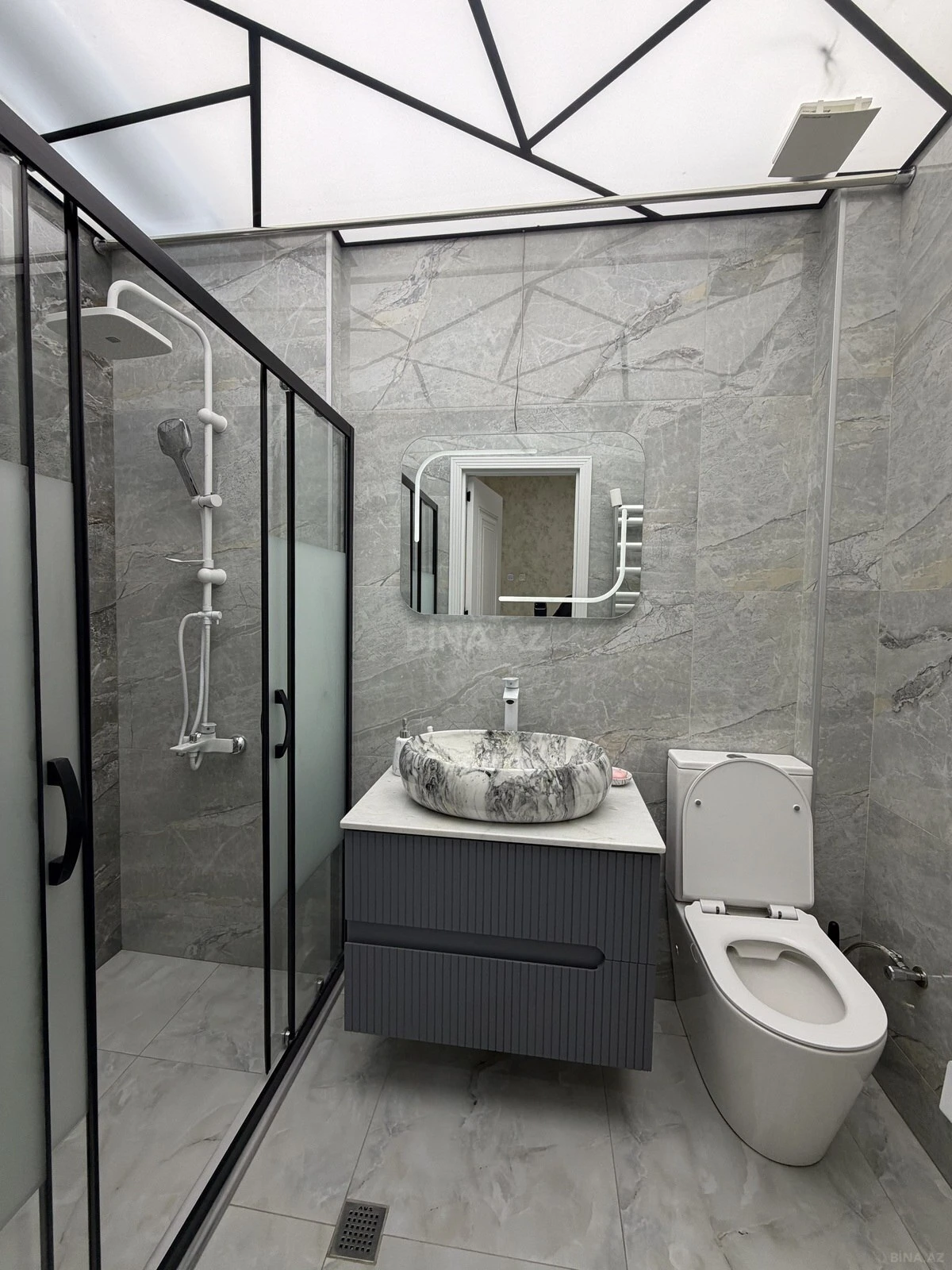 Kirayə verilir 2 otaqlı mənzil 65 m²