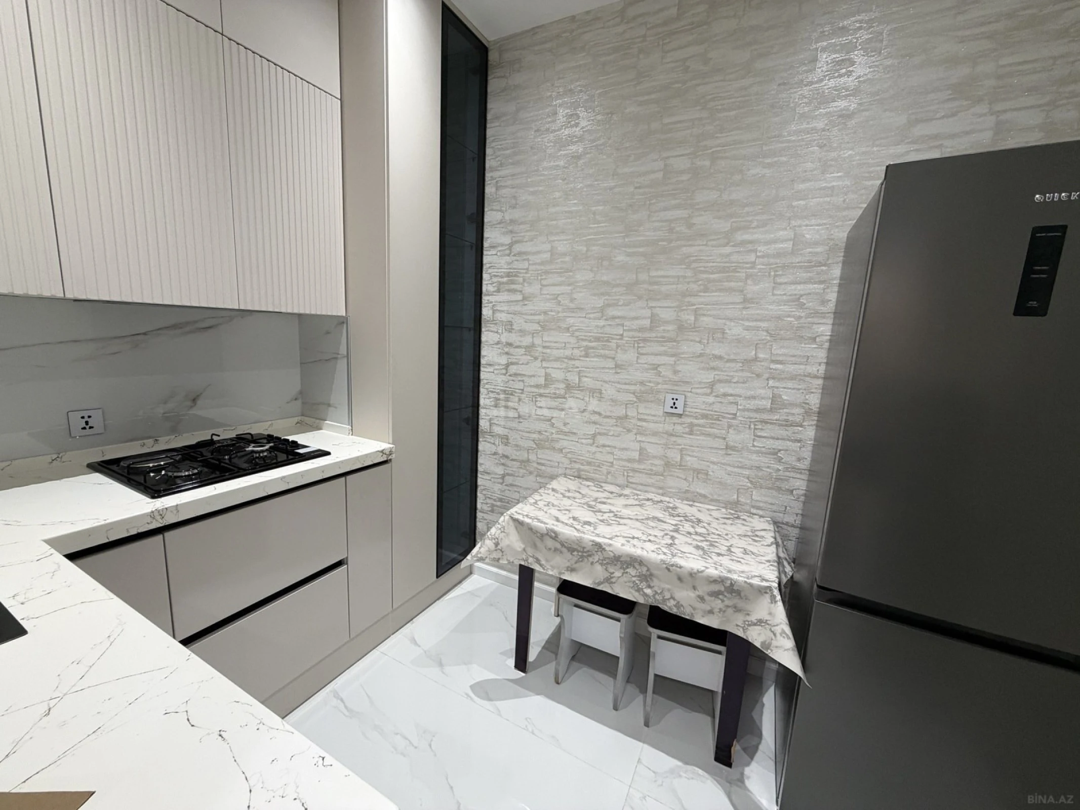 Kirayə verilir 2 otaqlı mənzil 65 m²