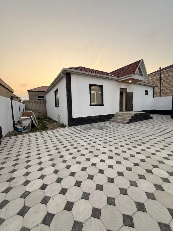 Satılır 4 otaqlı həyət evi 140 m²