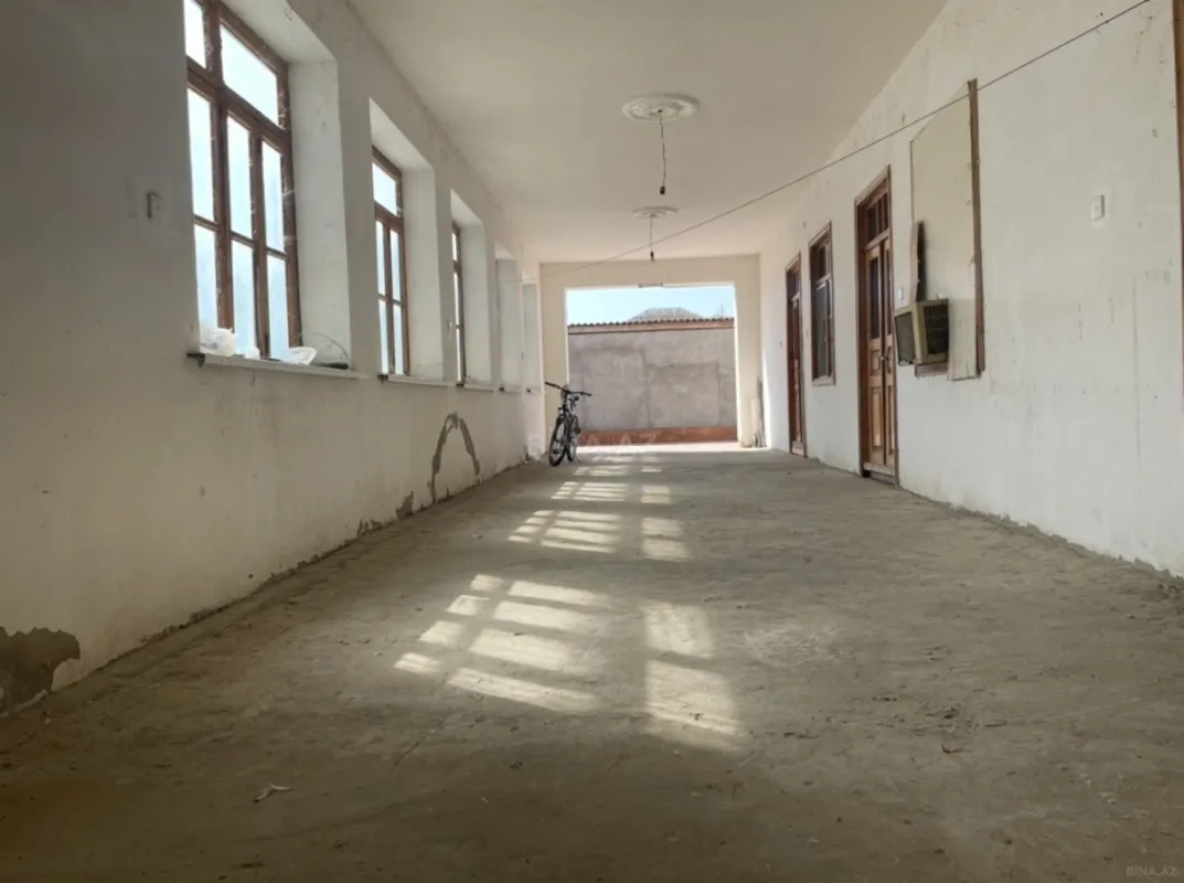 Satılır 10 otaqlı həyət evi 400 m²