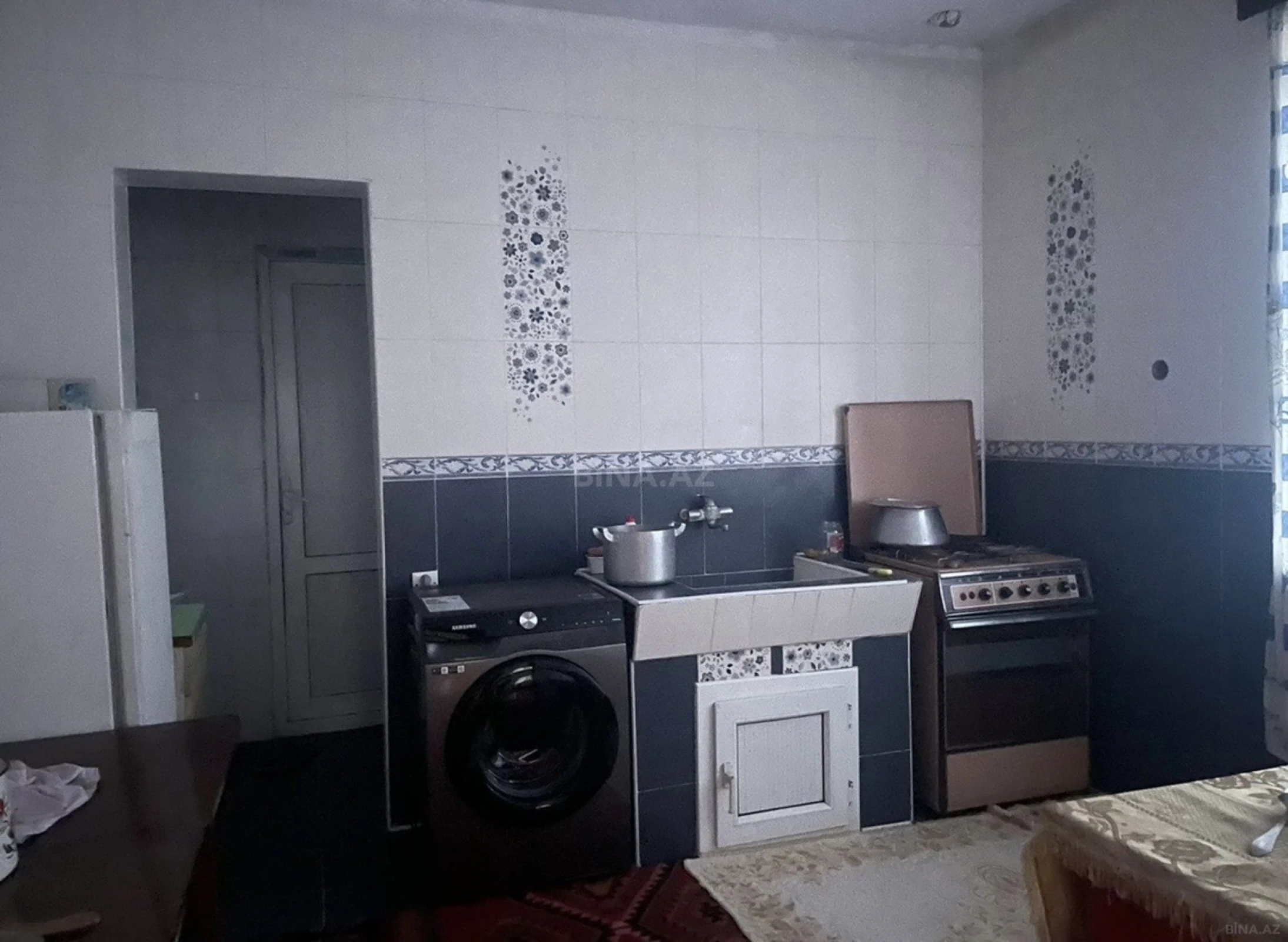 Satılır 10 otaqlı həyət evi 400 m²