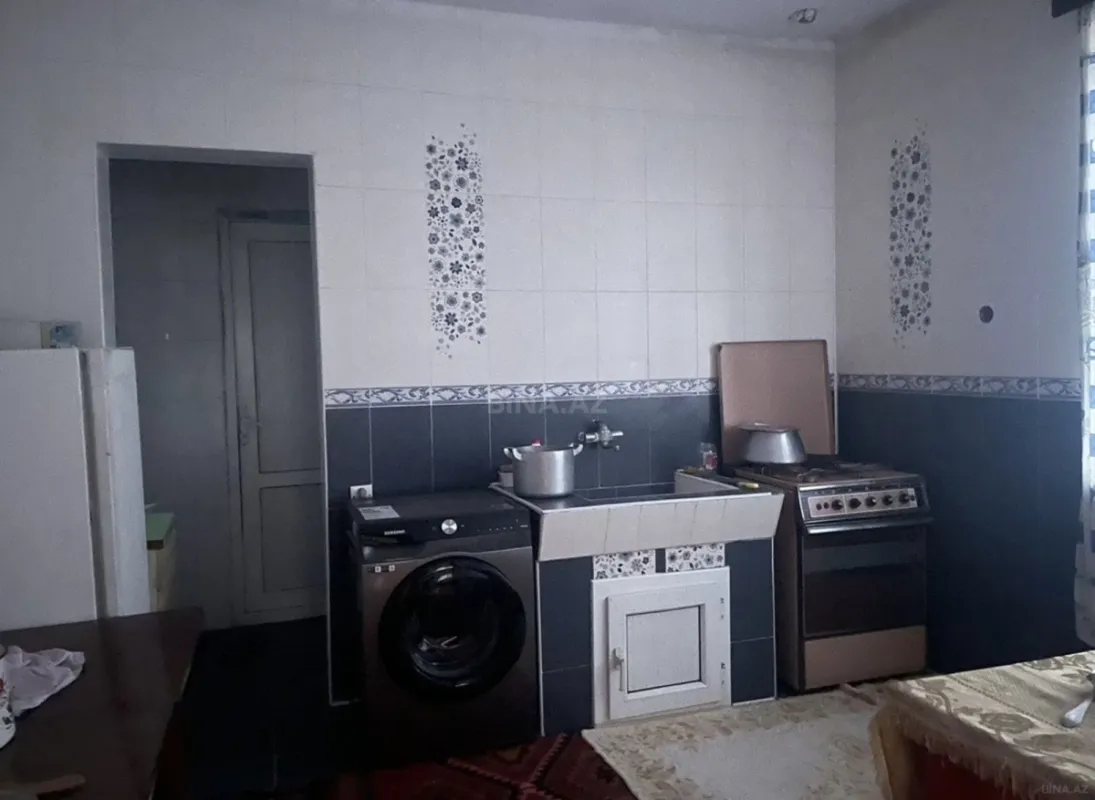 Satılır 10 otaqlı həyət evi 400 m²