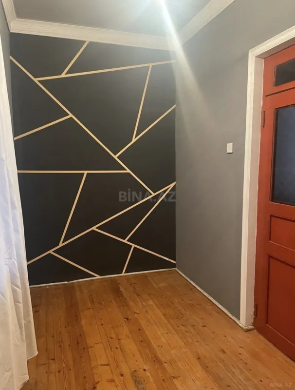 Satılır 10 otaqlı həyət evi 400 m²