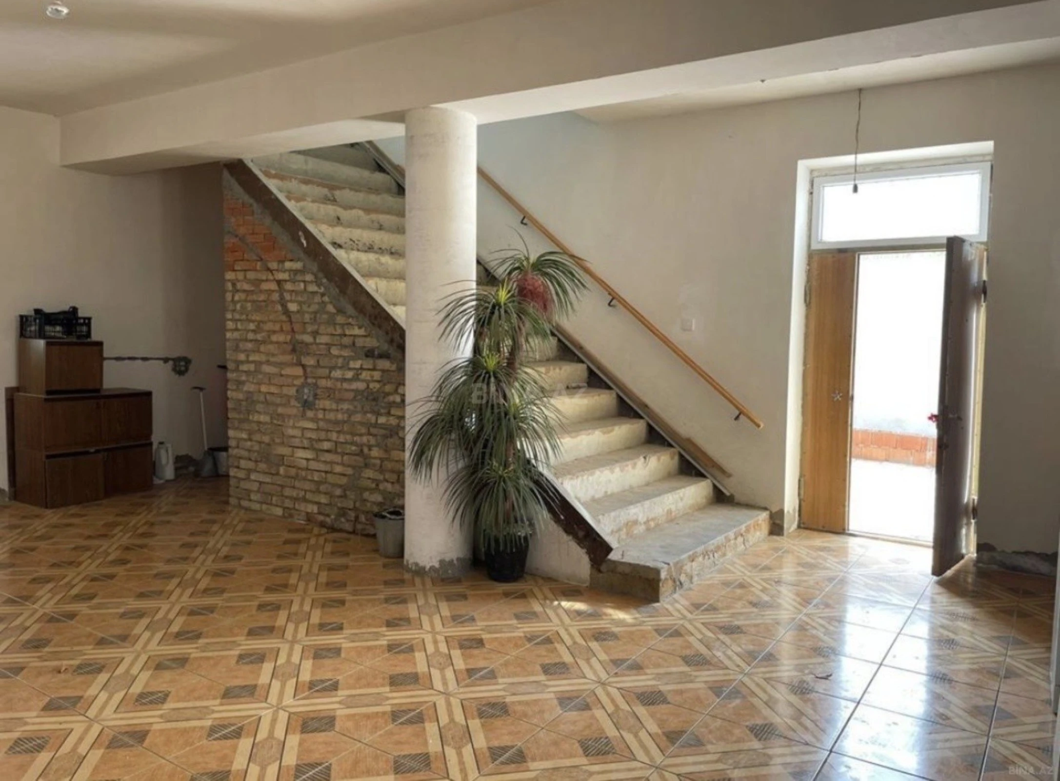 Satılır 10 otaqlı həyət evi 400 m²