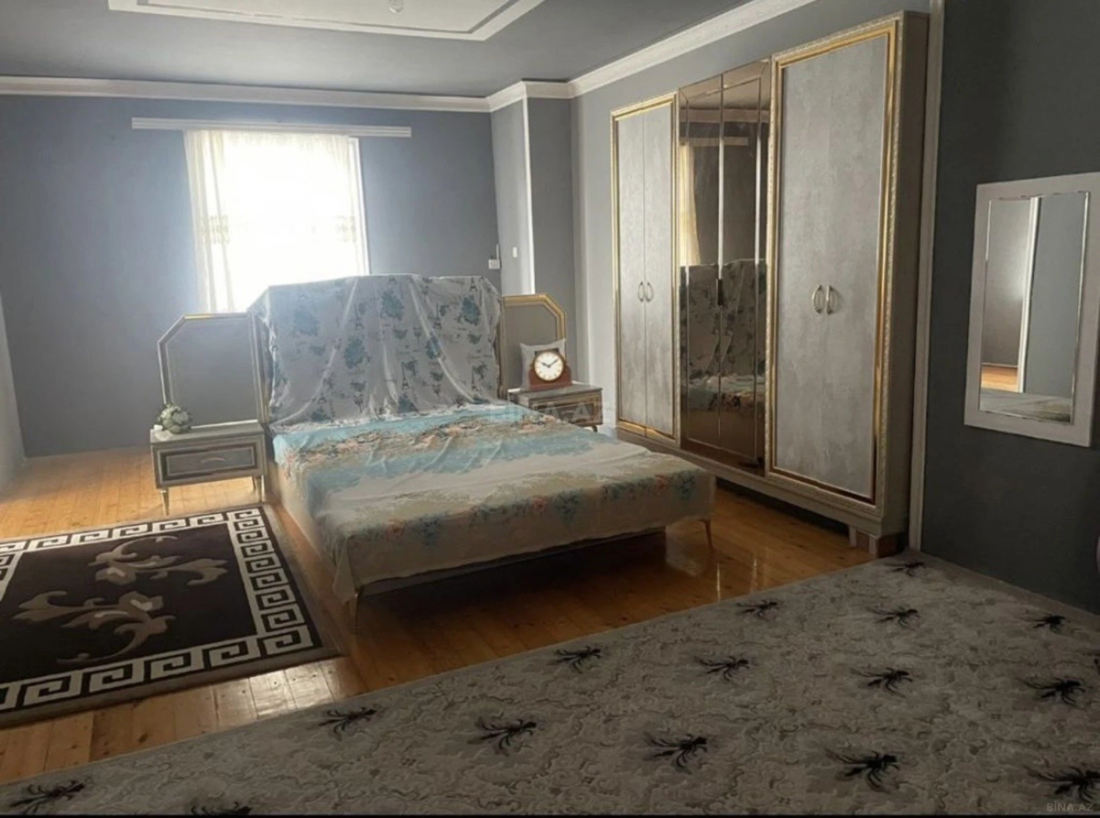 Satılır 10 otaqlı həyət evi 400 m²