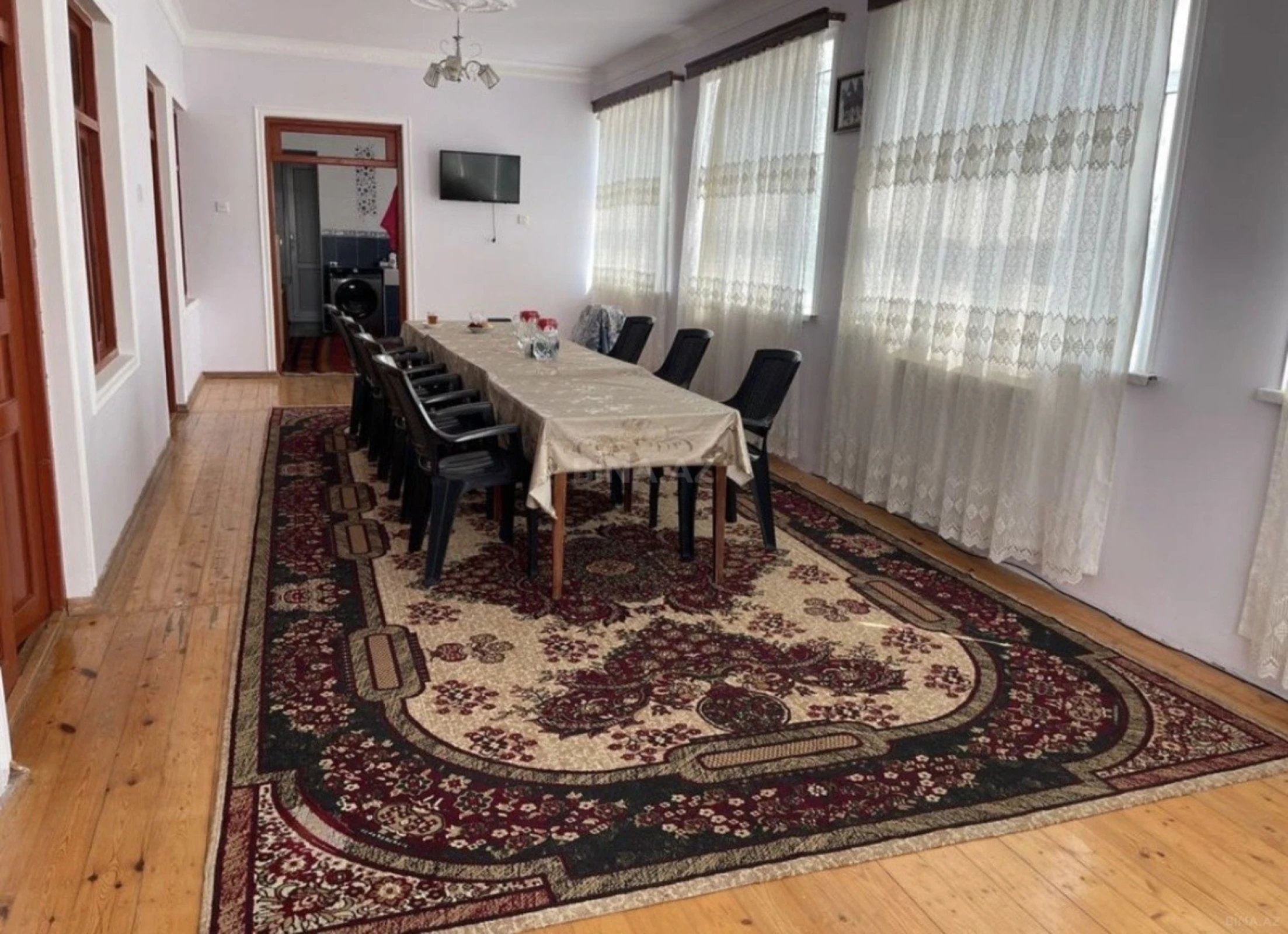 Satılır 10 otaqlı həyət evi 400 m²