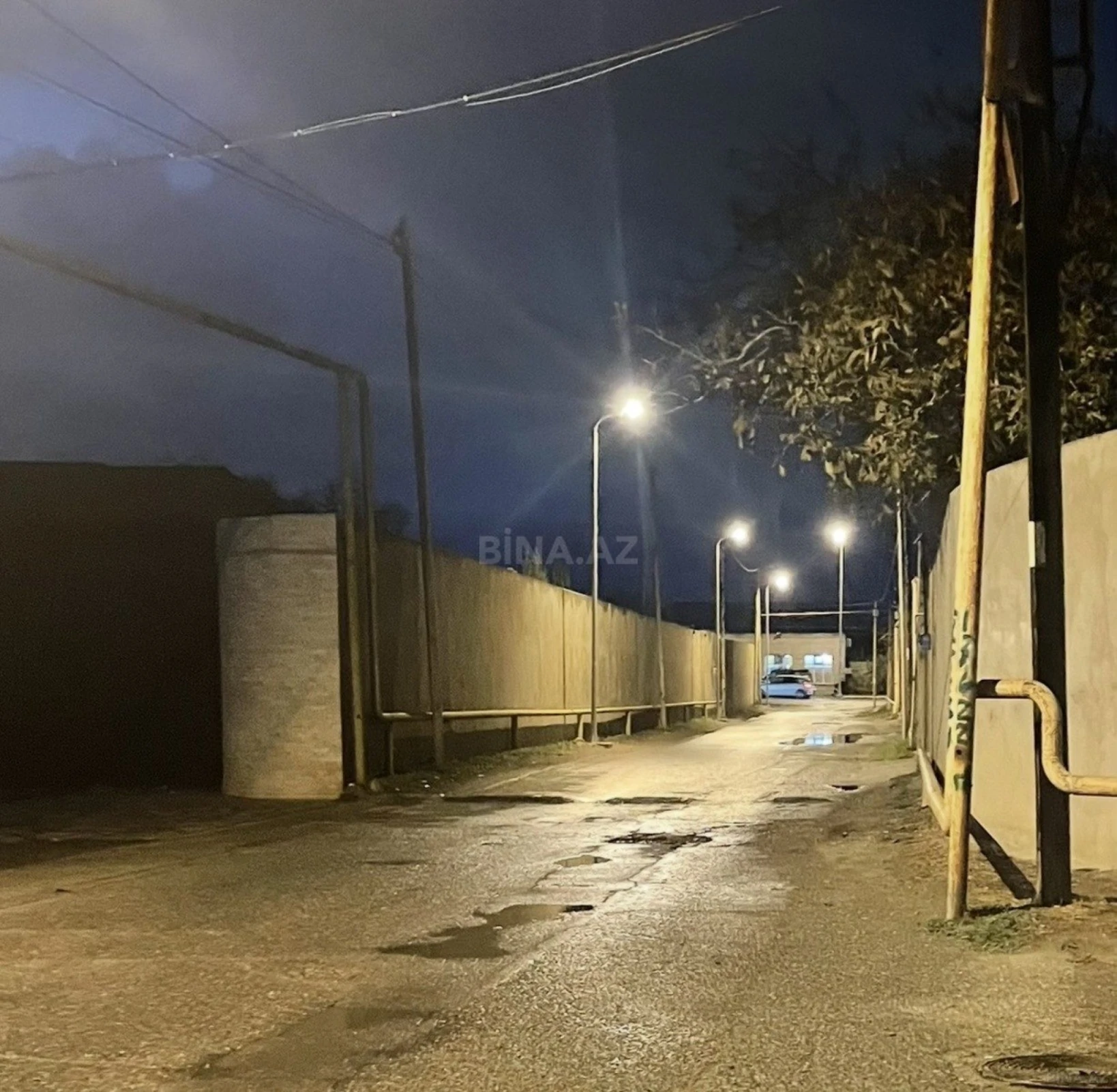 Satılır 10 otaqlı həyət evi 400 m²