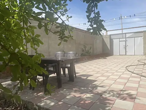 Satılır 10 otaqlı həyət evi 400 m²