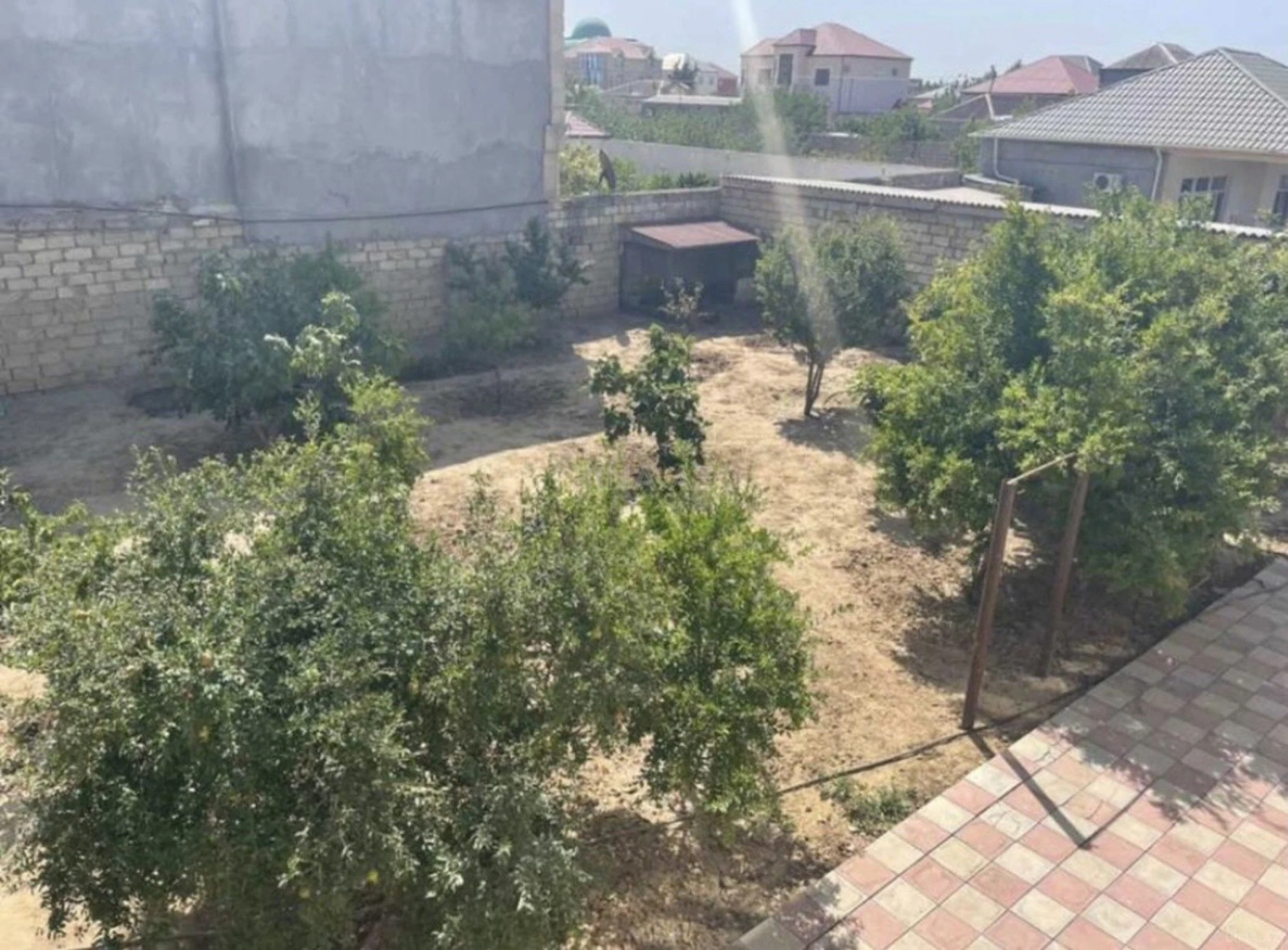 Satılır 10 otaqlı həyət evi 400 m²