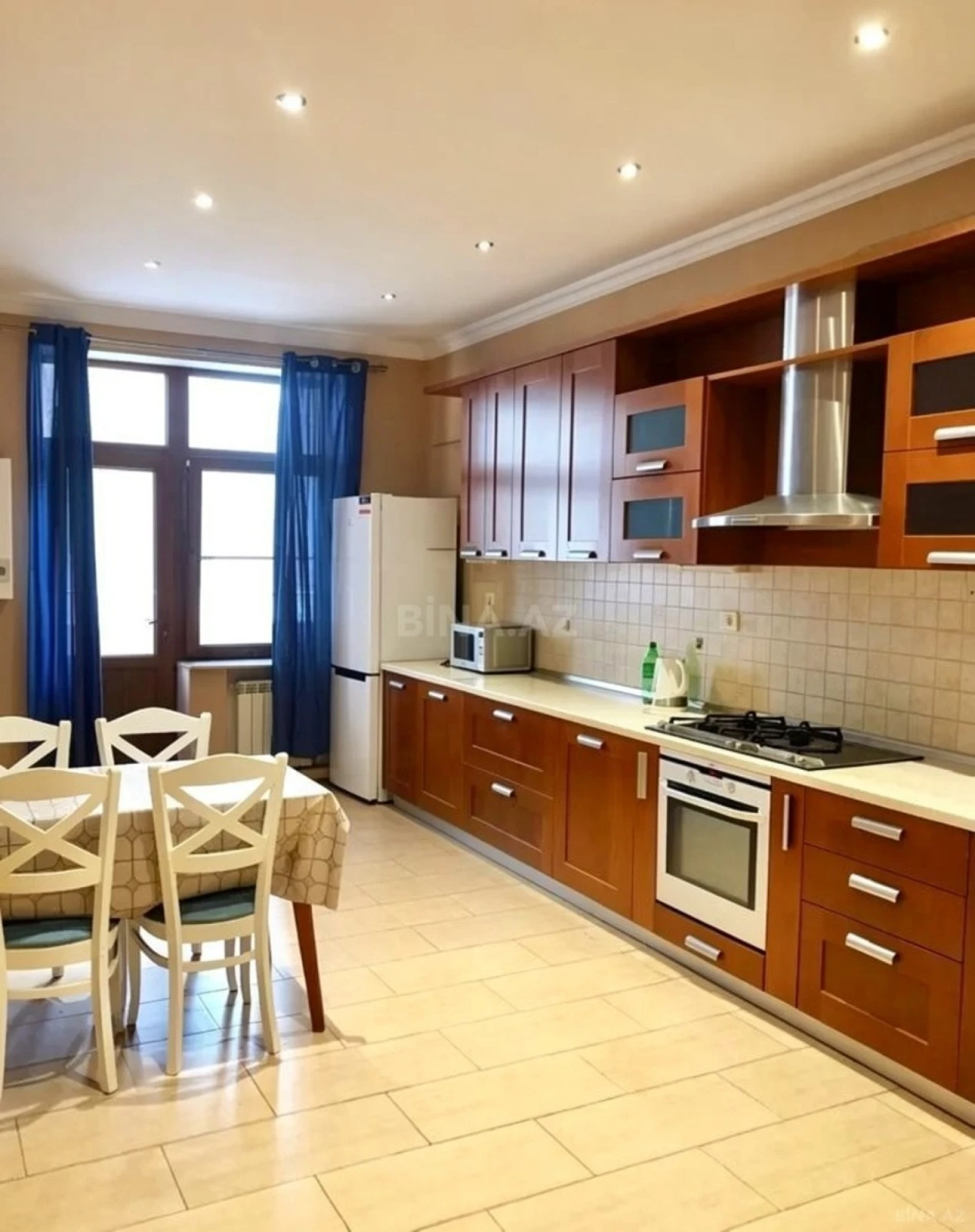 Kirayə verilir 3 otaqlı mənzil 145 m²