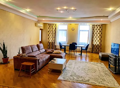 Kirayə verilir 3 otaqlı mənzil 145 m² — Bakı 3 otaq 145.00 m²