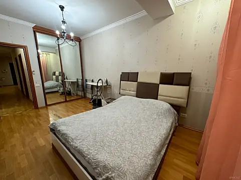 Kirayə verilir 3 otaqlı mənzil 145 m²