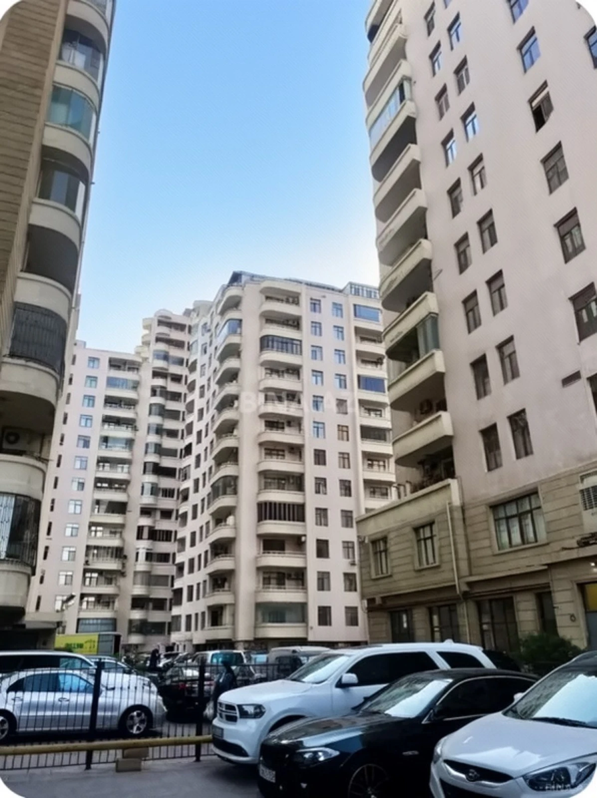 Kirayə verilir 3 otaqlı mənzil 145 m²