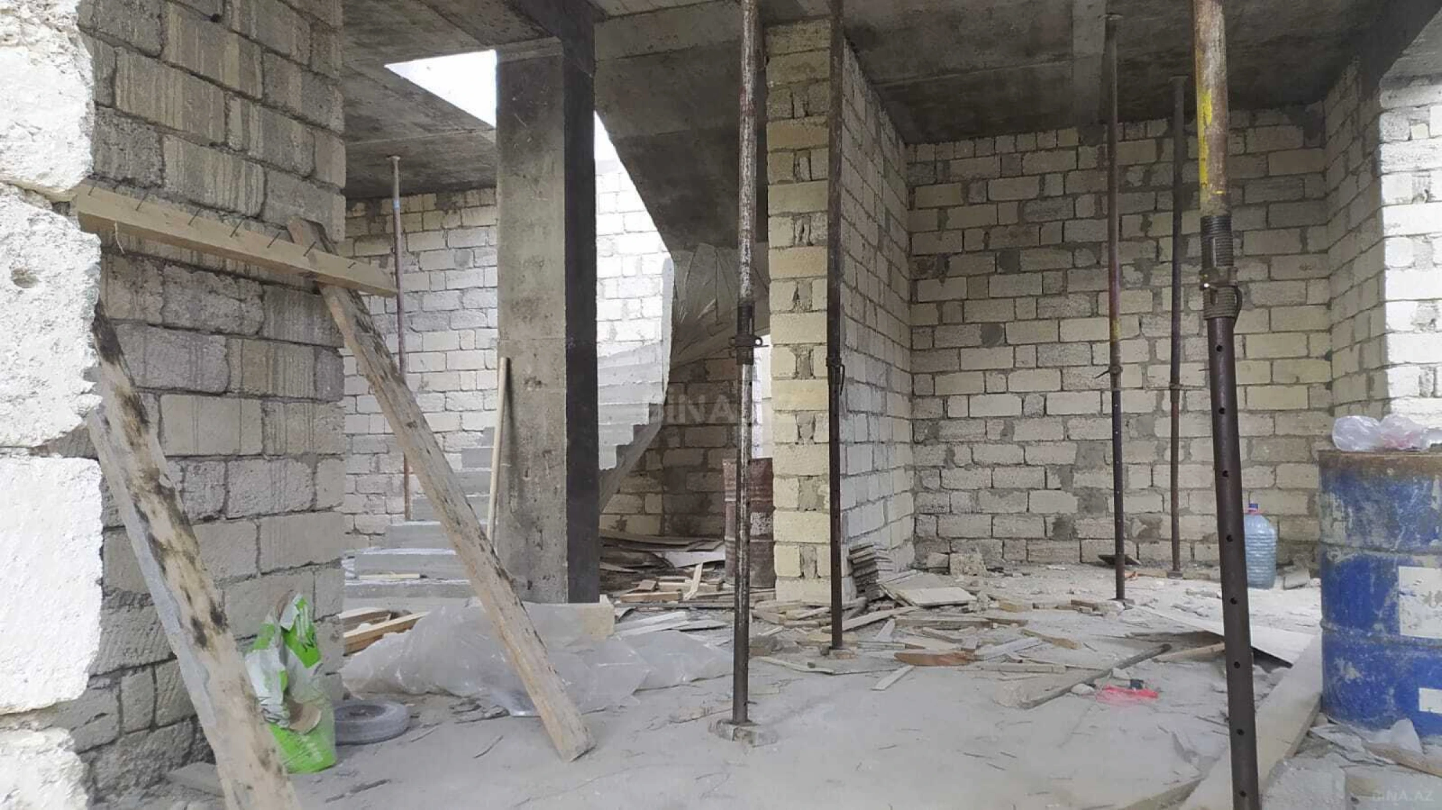 Satılır 4 otaqlı həyət evi 145 m²
