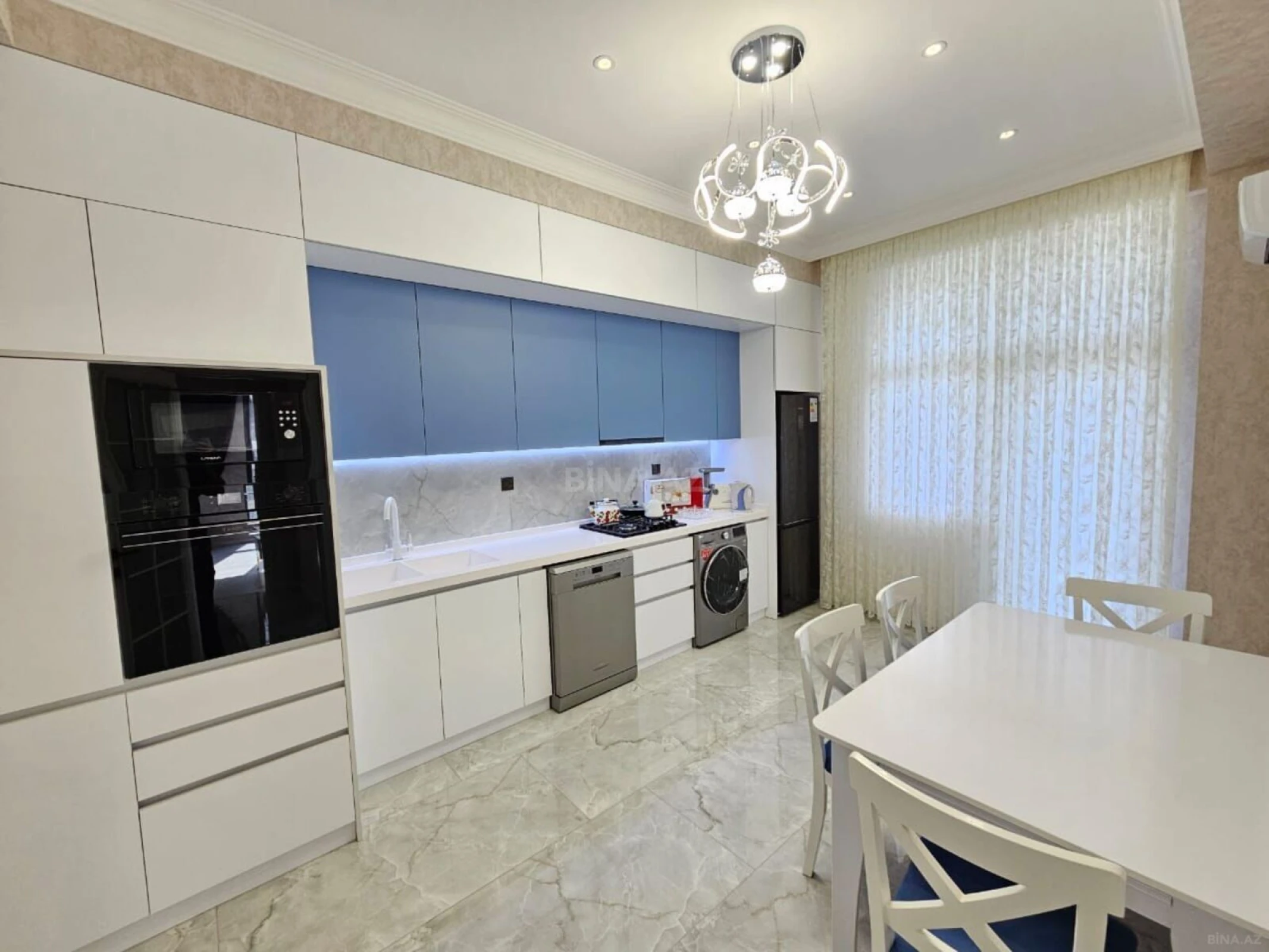 Kirayə verilir 3 otaqlı mənzil 113 m²