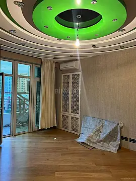 Satılır 4 otaqlı mənzil 181 m²