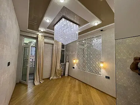 Satılır 4 otaqlı mənzil 181 m²