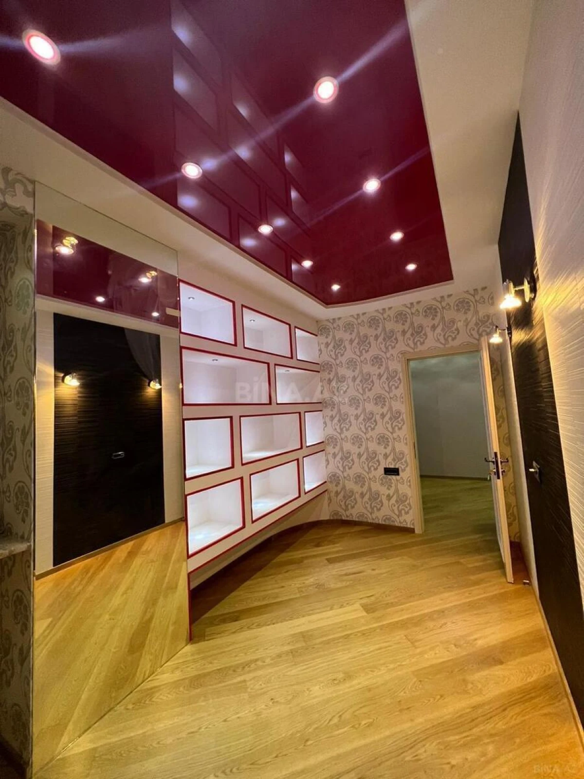 Satılır 4 otaqlı mənzil 181 m²