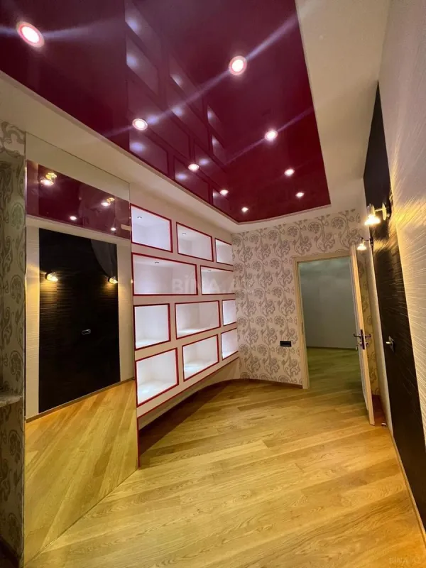 Satılır 4 otaqlı mənzil 181 m²