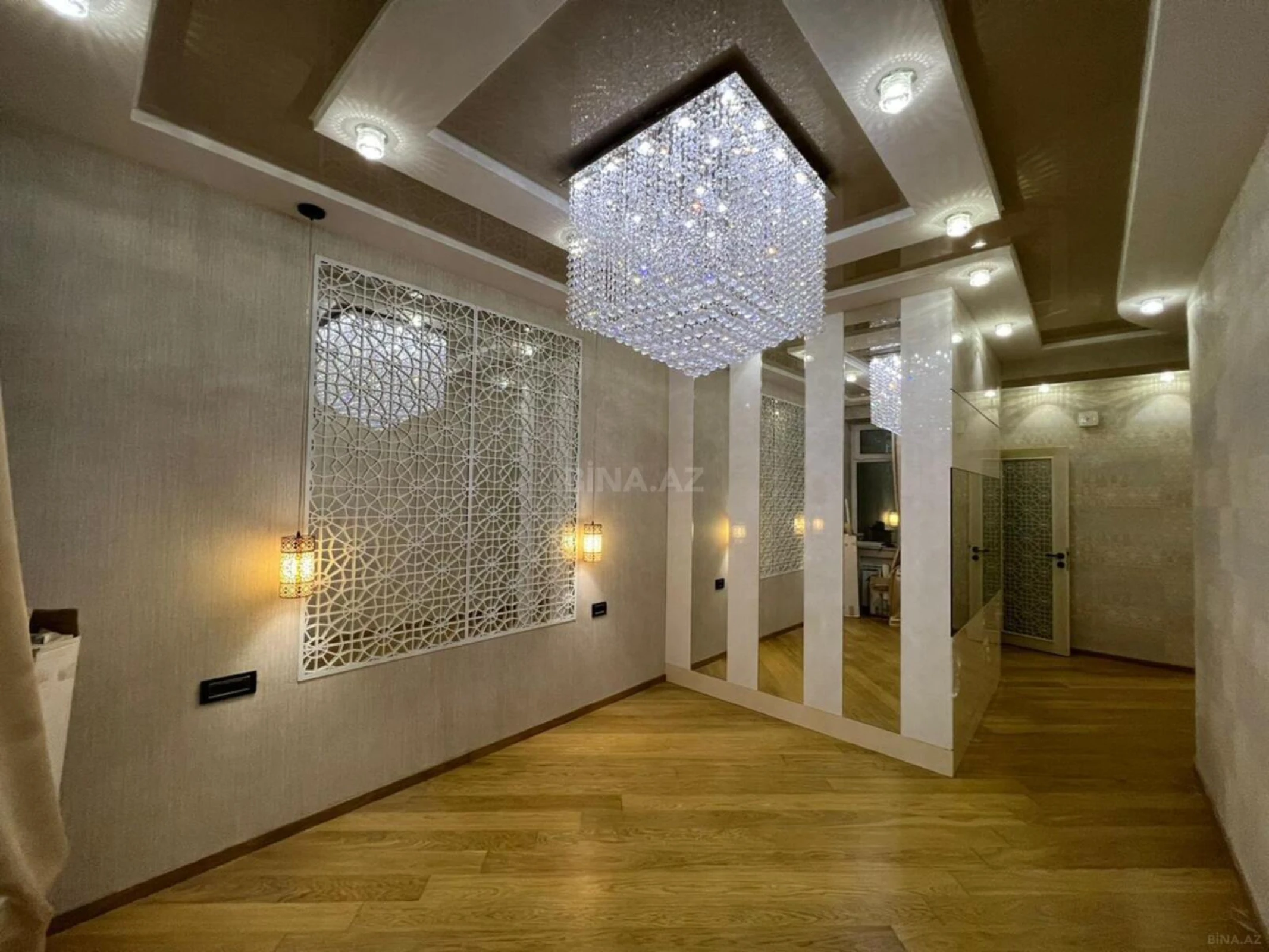 Satılır 4 otaqlı mənzil 181 m²