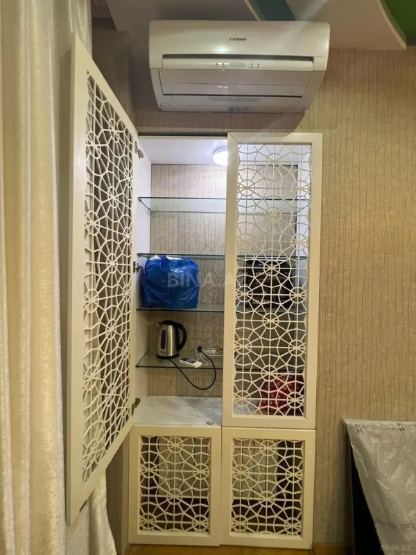 Satılır 4 otaqlı mənzil 181 m²