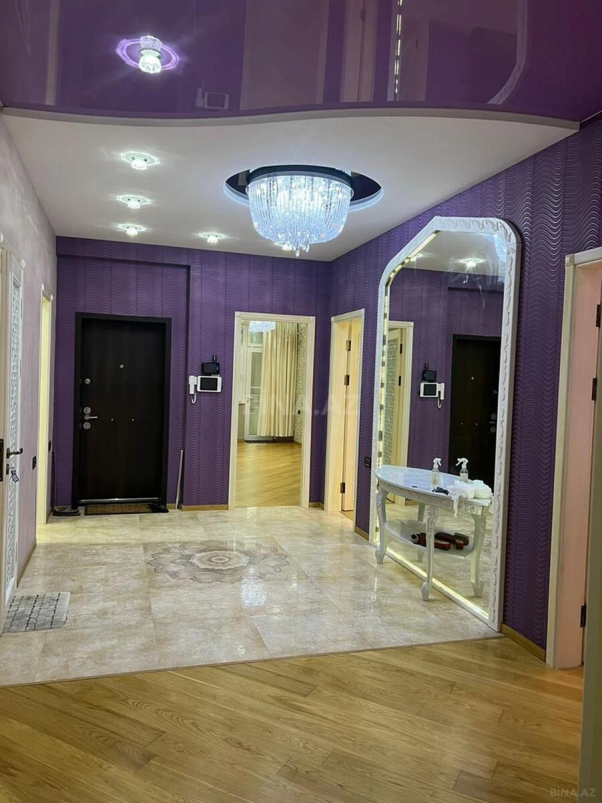 Satılır 4 otaqlı mənzil 181 m²