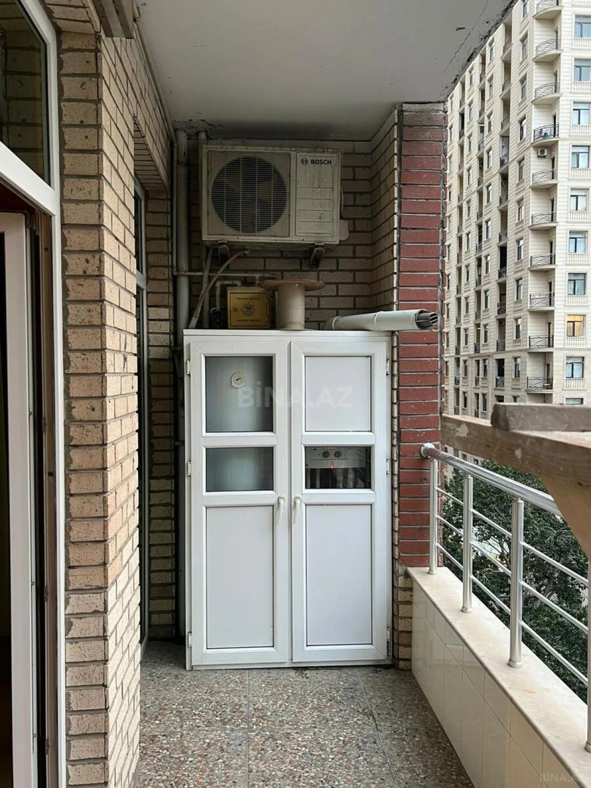 Satılır 4 otaqlı mənzil 181 m²