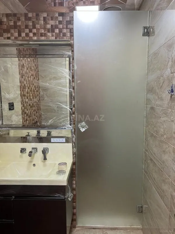 Satılır 4 otaqlı mənzil 181 m²