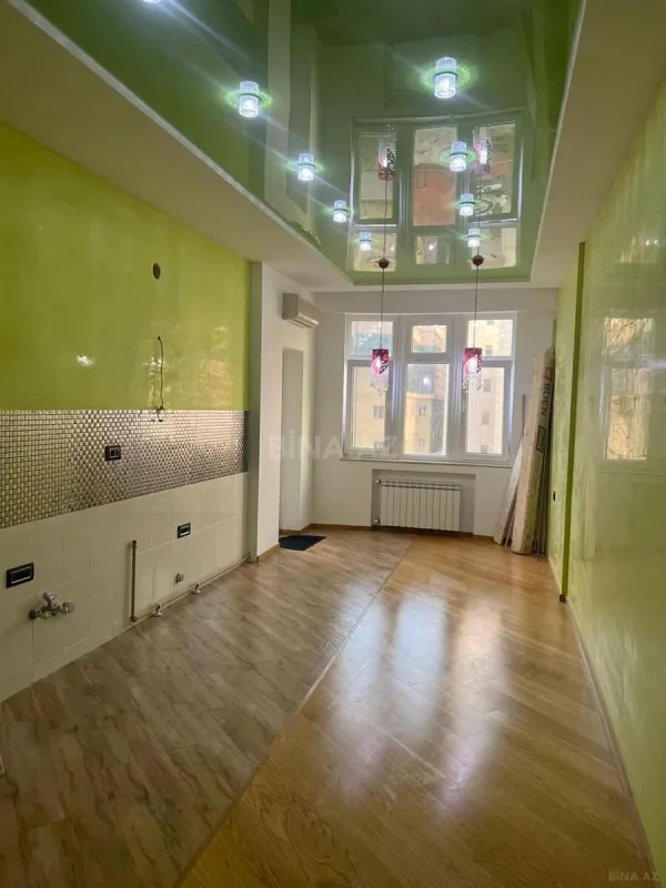 Satılır 4 otaqlı mənzil 181 m²