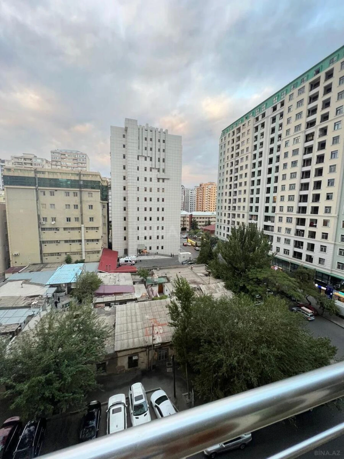 Satılır 4 otaqlı mənzil 181 m²