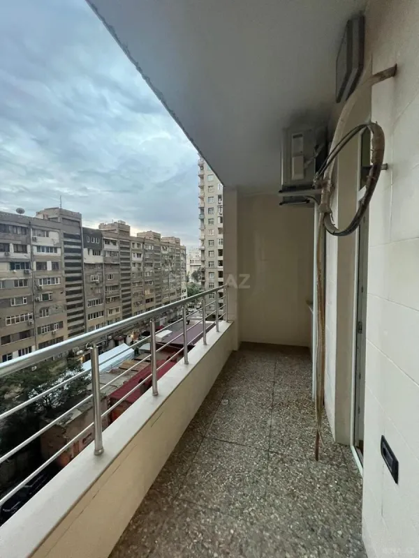 Satılır 4 otaqlı mənzil 181 m²