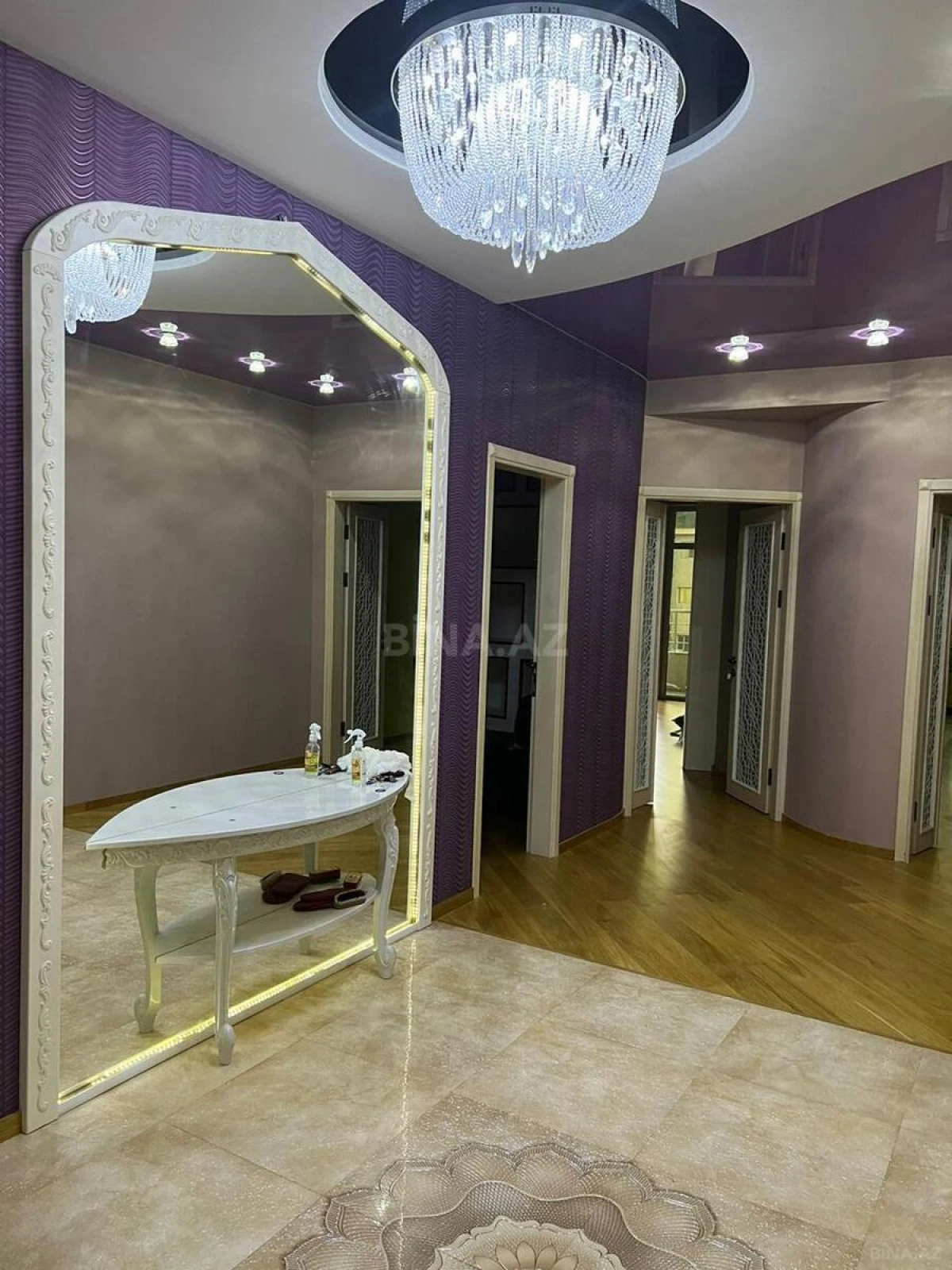 Satılır 4 otaqlı mənzil 181 m²