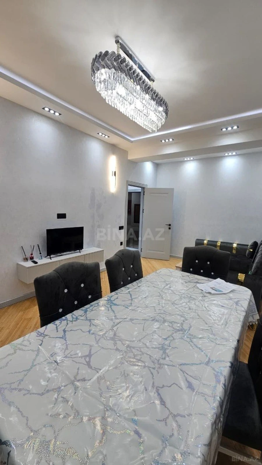 Kirayə verilir 2 otaqlı mənzil 80 m²