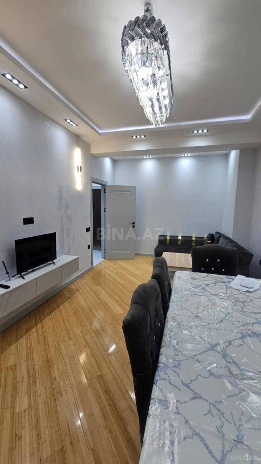 Kirayə verilir 2 otaqlı mənzil 80 m²