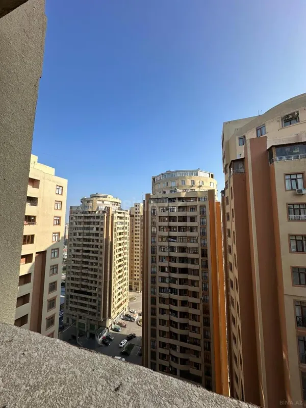 Satılır 4 otaqlı mənzil 146 m²