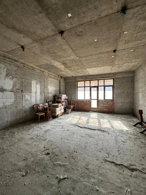 Satılır 4 otaqlı mənzil 146 m²