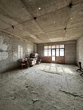 Satılır 4 otaqlı mənzil 146 m²