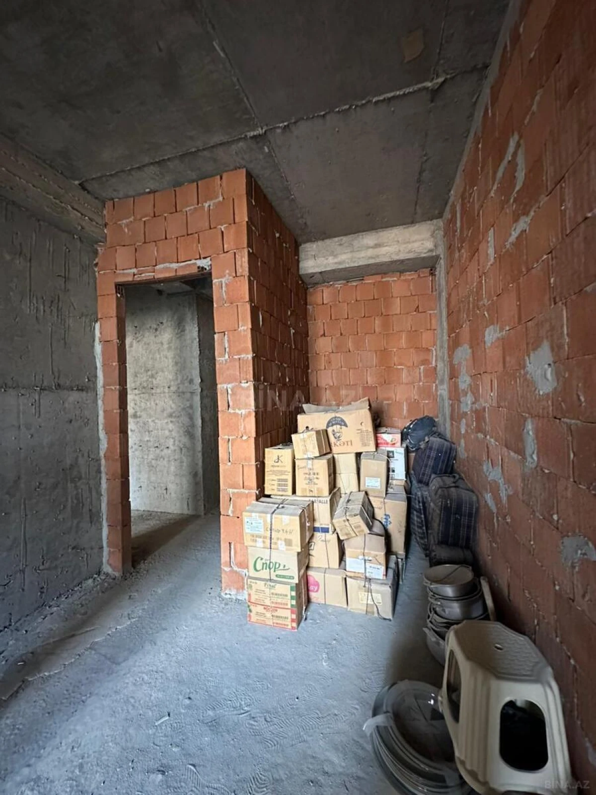 Satılır 4 otaqlı mənzil 146 m²