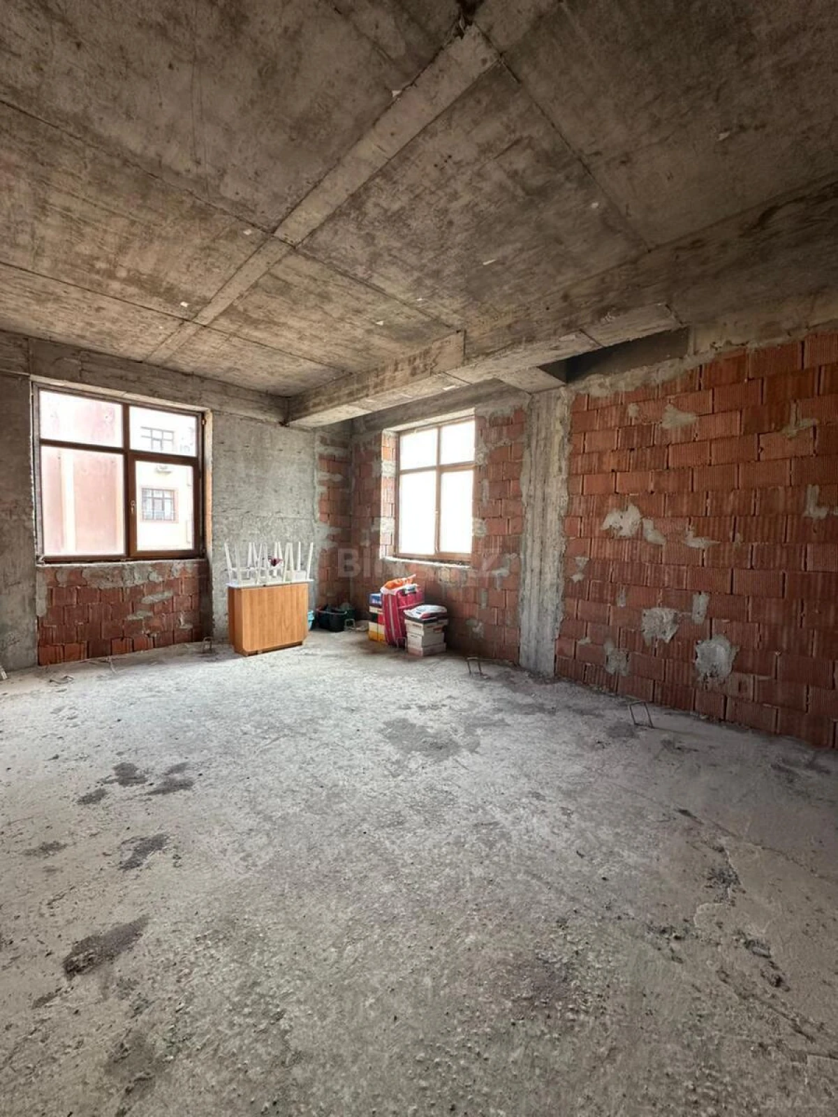 Satılır 4 otaqlı mənzil 146 m²