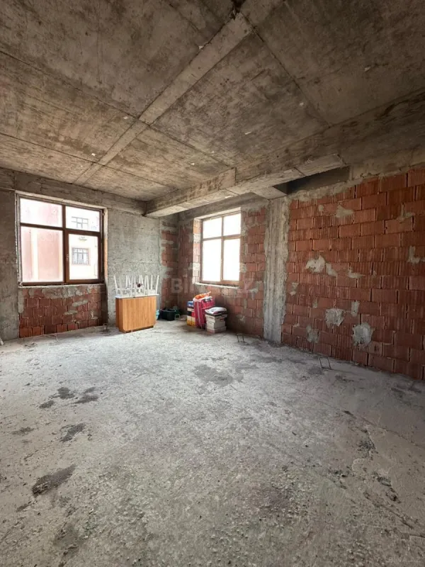 Satılır 4 otaqlı mənzil 146 m²