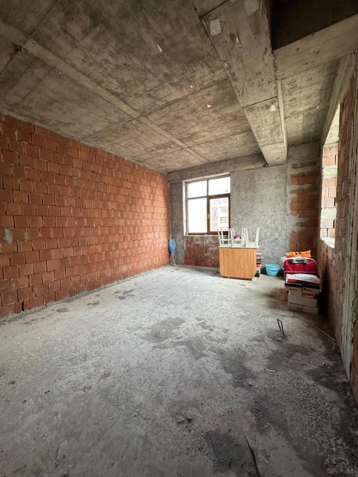 Satılır 4 otaqlı mənzil 146 m²