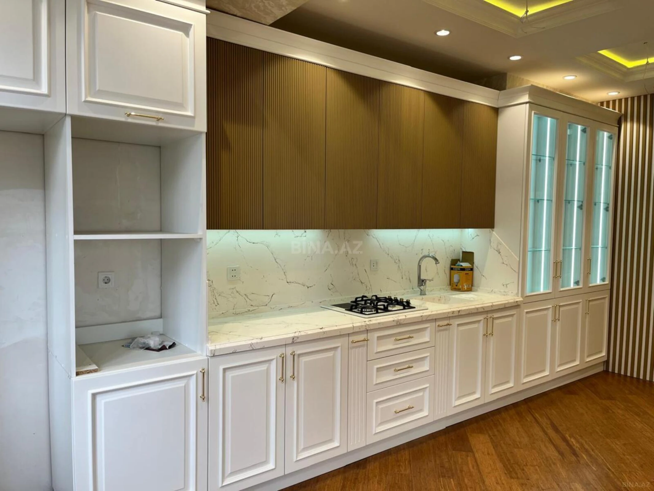 Satılır 4 otaqlı mənzil 143 m²