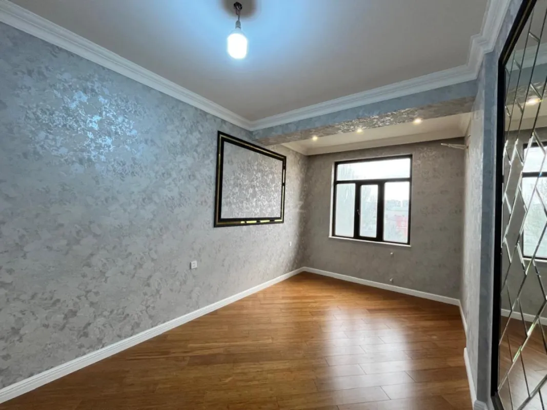 Satılır 4 otaqlı mənzil 143 m²
