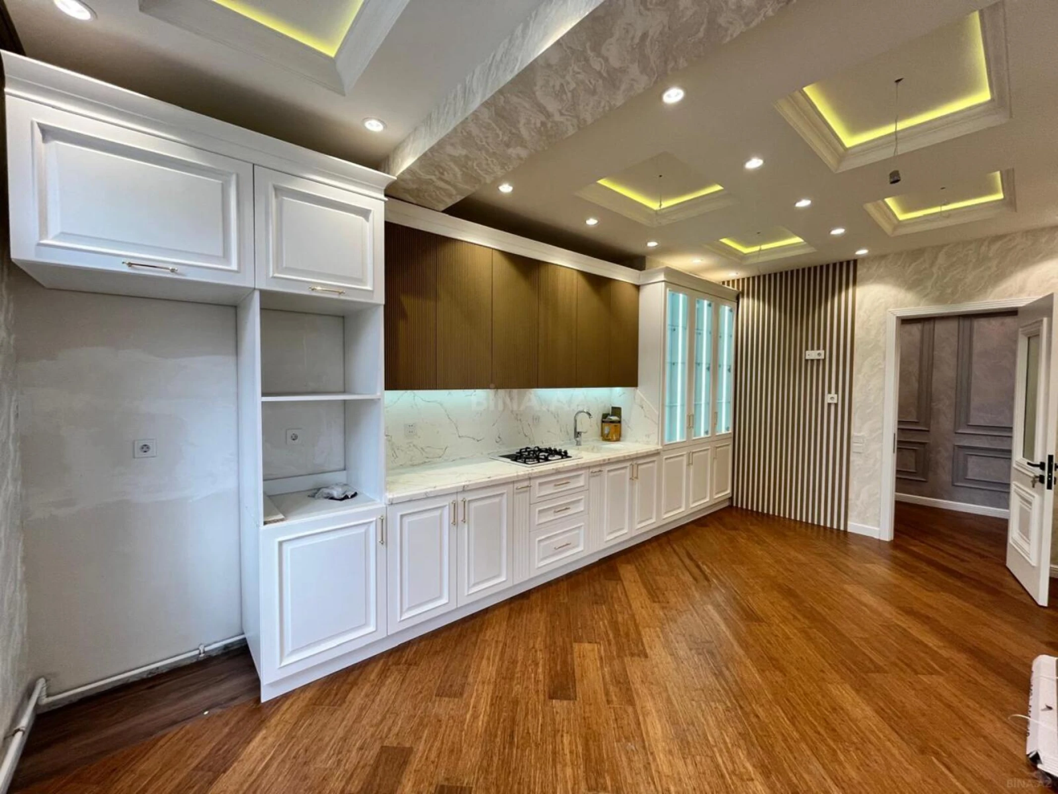 Satılır 4 otaqlı mənzil 143 m²