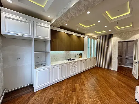 Satılır 4 otaqlı mənzil 143 m²