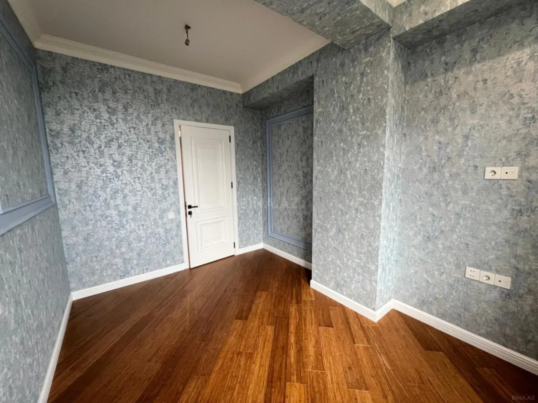 Satılır 4 otaqlı mənzil 143 m²